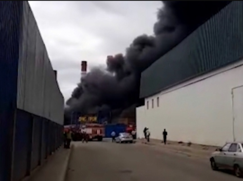 Крупный пожар в подмосковном Дзержинске: горят бытовки рядом с ТЭЦ