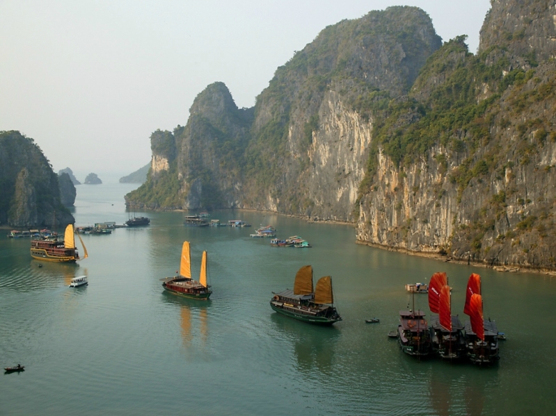   ().  / Ha Long Bay. Photo