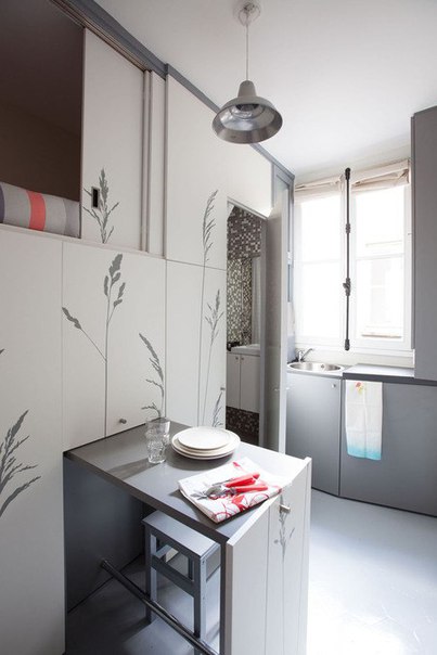 Меньше просто некуда: невероятная квартира-шкаф в Париже от Kitoko Studio