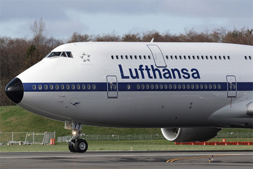 Boeing 747-8 Lufthansa в ретро-ливрее