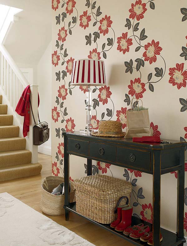   .      Laura Ashley