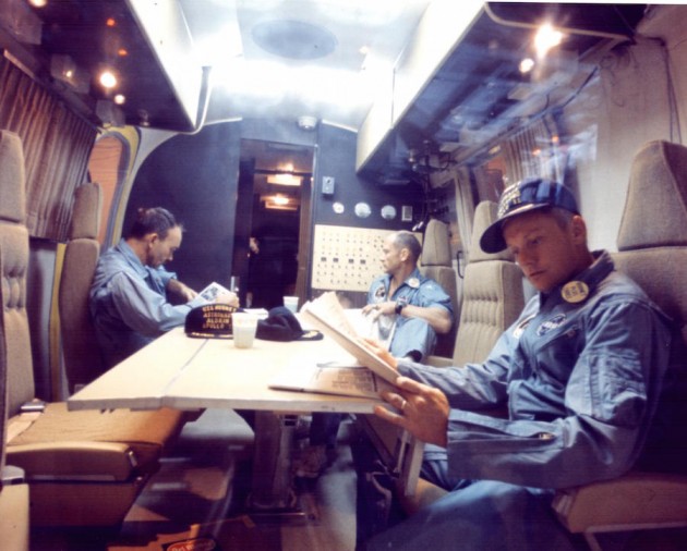 Крутые автомобили NASA: астронавты в карантинном модуле
