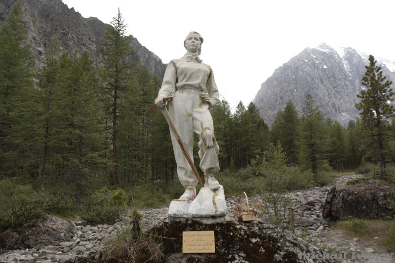 Памятник Галине Афанасьевой (и всем альпинистам погибшим в горах Алтая) авто, актру, горный алтай, путешествия, факты