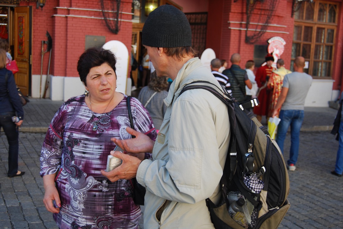 Бандиты в рясах на Красной площади. Такой откровенной наглости на главной площади страны я еще не видал!