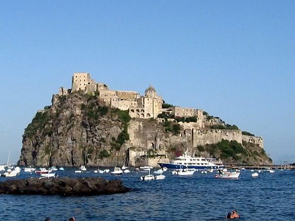 Самые красивые замки мира (16 фото)