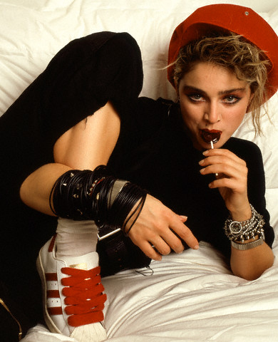 В 80-е годы Мадонна придерживалась образа сексуально-раскрепощенной девушки.jpg