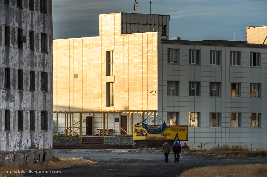 Чем выживает самый северный порт России