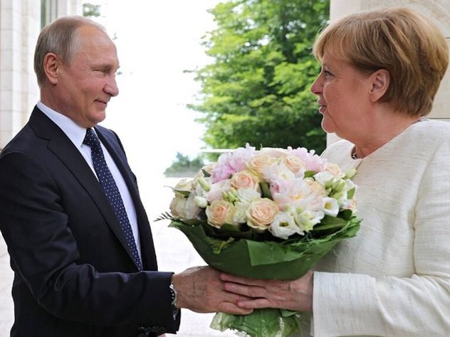 Какие цветы Владимир Путин дарит женщинам, и сколько они стоят
