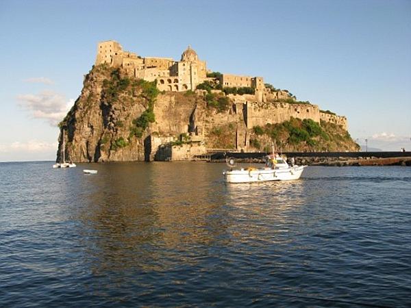 Самые красивые замки мира (16 фото)