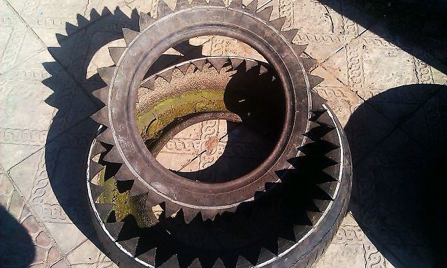 ваза из шины,мастер классс,мк,ваза из покрышки.вазон из автопокрышки,клумбы для цветов из старых автомобильных покрышек,своими руками.обустройство приусадебного участка,идеи для дачи,цветочные вазы из отходных материалов,идеи для сада,двора,напольные вазы