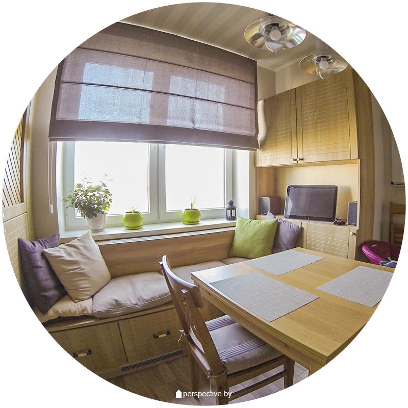 Интерьер квартиры в современном стиле, диван у окна кухни