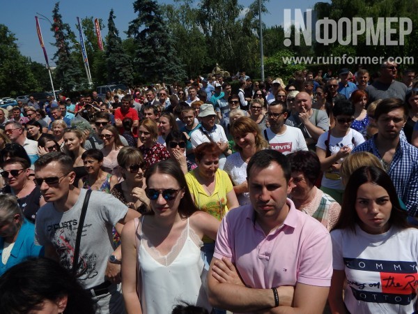 Митинг возле торгового центра «Муссон»