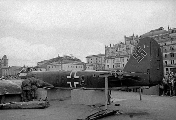 Страницы военной истории: фашистский самолёт в центре Москвы война, история