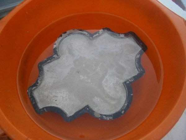 опускаем форму в горячую воду опускаем форму в горячую воду
