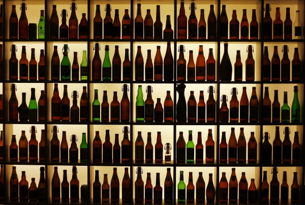 Роспотребнадзор поддерживает ограничение продажи алкоголя лицам младше 21 года