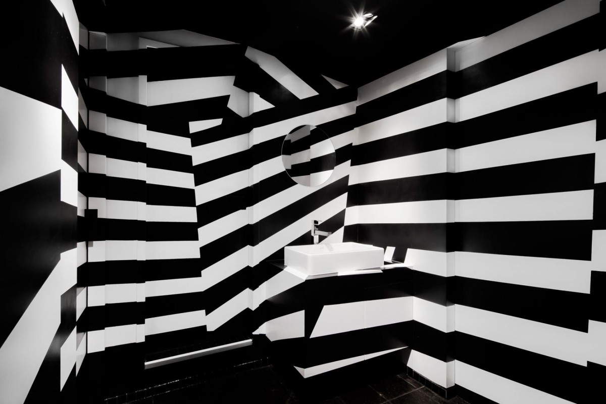 в цветах: Светло-серый, Черный. в .