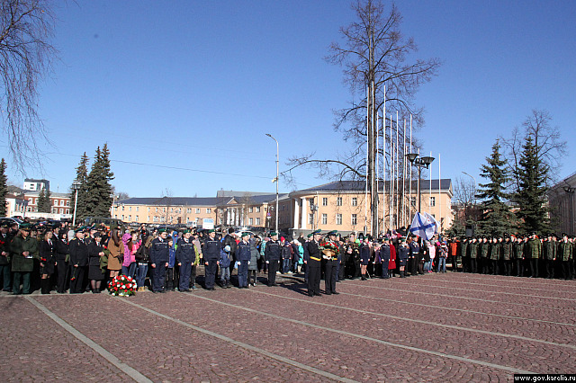 Торжественный митинг на площади Ленина