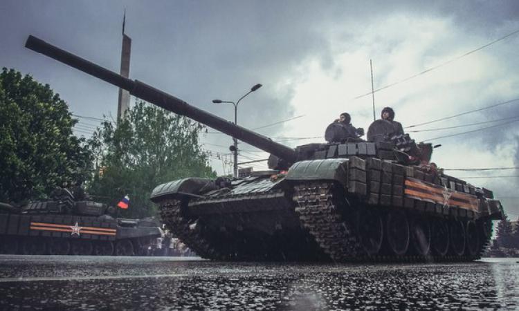 Парад Победы в Москве, Донецке и Луганске 09 мая 2015