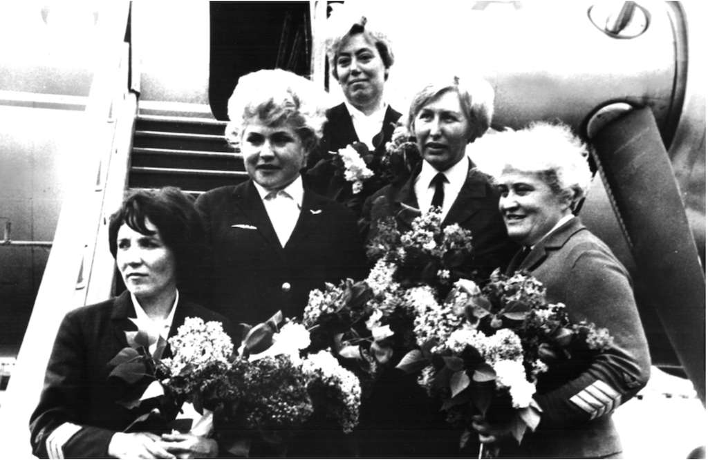 Женский экипаж, 1969 год, Внуково, после рекордного полета