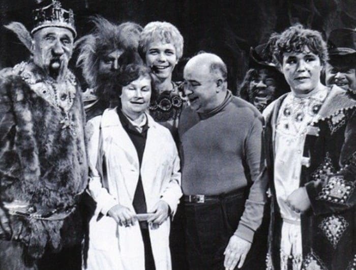 На съемках фильма *Варвара-краса, длинная коса*, 1969 | Фото: kino-teatr.ru На съемках фильма *Варвара-краса, длинная коса*, 1969 | Фото: kino-teatr.ru