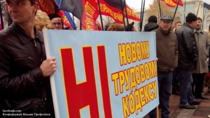 "Ситуация на Украине взрывоопасная. Вряд и представители власти после внедрения на законном уровне рабства смогут сбежать из страны"