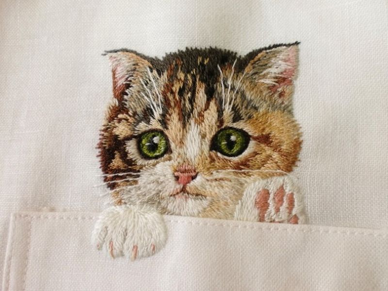 Котики в карманах (вышивка на рубашках)