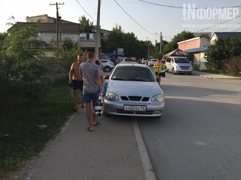В Севастополе ждут смерти ребёнка под колёсами? (фото)