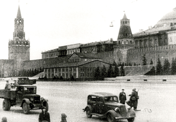 Как советские художники и архитекторы прятали Москву от фашистских бомбардировщиков