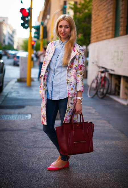 Девушка в джинсовой рубашке