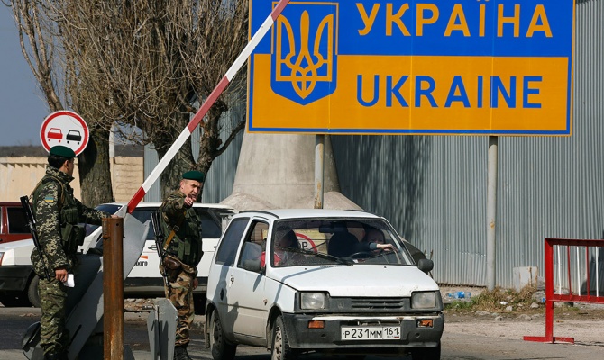 Белорусские пограничники задержали около 200 украинцев с оружием и битами