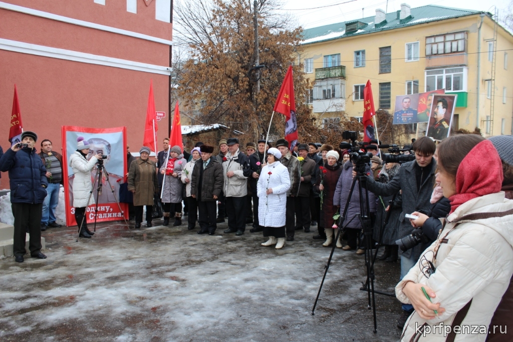 ОТВЕТ НА ОТКРЫТИЕ ЕЛЬЦИН-ЦЕНТРА НЕ ЗАСТАВИЛ ДОЛГО ЖДАТЬ - ОТКРЫТ ПЕРВЫЙ В РОССИИ СТАЛИН-ЦЕНТР Original