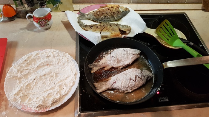 Жаренные караси Еда, Жаренная рыба, Карась, Готовим дома, Рецепт, Длиннопост
