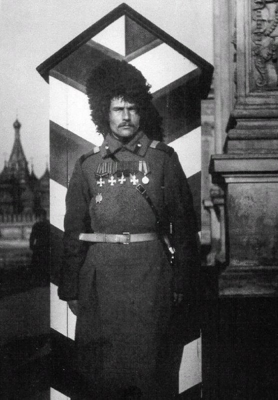 Ðа данном изобÑажении Ð¼Ð¾Ð¶ÐµÑ Ð½Ð°ÑодиÑÑÑÑ: 1 Ñеловек, ÑÑоиÑ