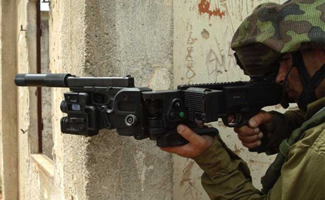 CornerShot Такими полуавтоматическими пистолетами и гранатометами обеспечивают войска спецназначения. Система CornerShot позволяет поразить цель не выходя из укрытия.