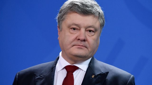 Порошенко в Мюнхене показал флаг ЕС безлюдному залу