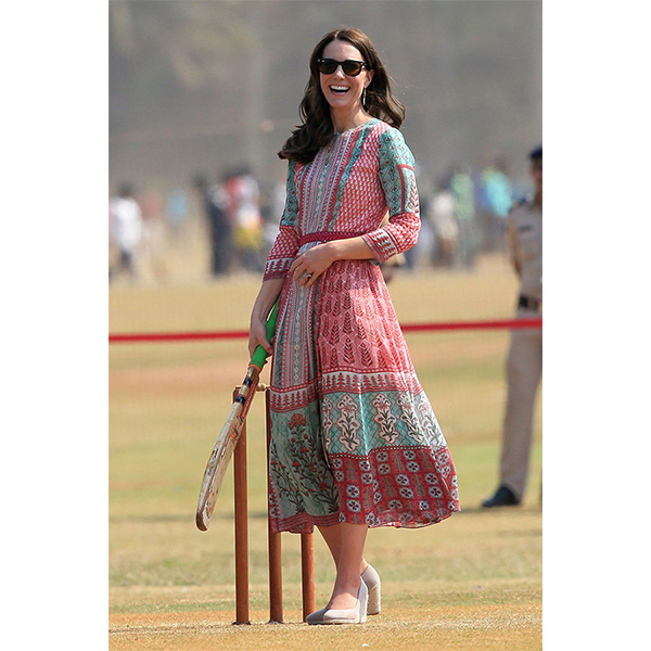 Kate Middleton Duke Duchess Cambridge Visit gkgDehoLsxzx Что носит герцогиня Кэтрин во время поездки в Индию?