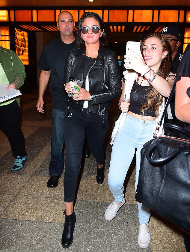 Селена Гомес - время селфи