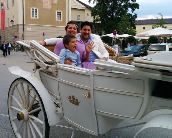 twitter.com/AnnaNetrebko twitter.com/AnnaNetrebko