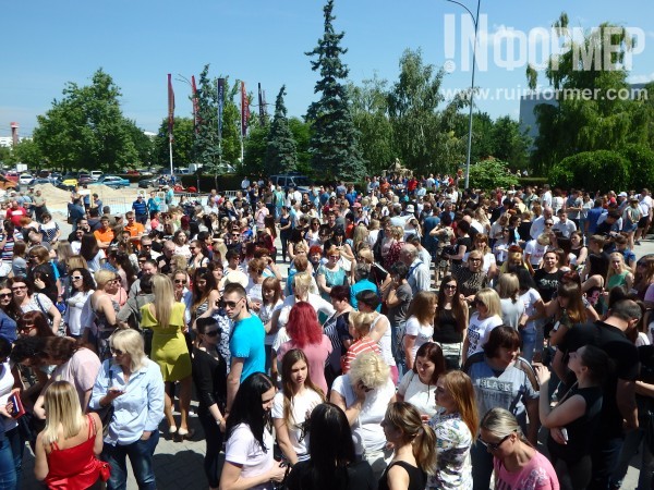 Митинг возле торгового центра «Муссон»