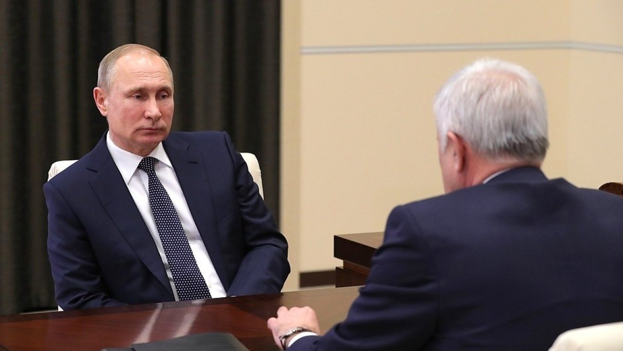 На все 100! Путину рассказали, как россиянам сэкономить на бензине