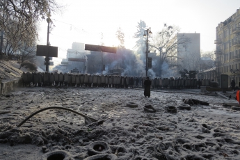 Если Янукович, под нажимом революции, отрекается от власти Если Янукович, под нажимом революции, отрекается от власти
