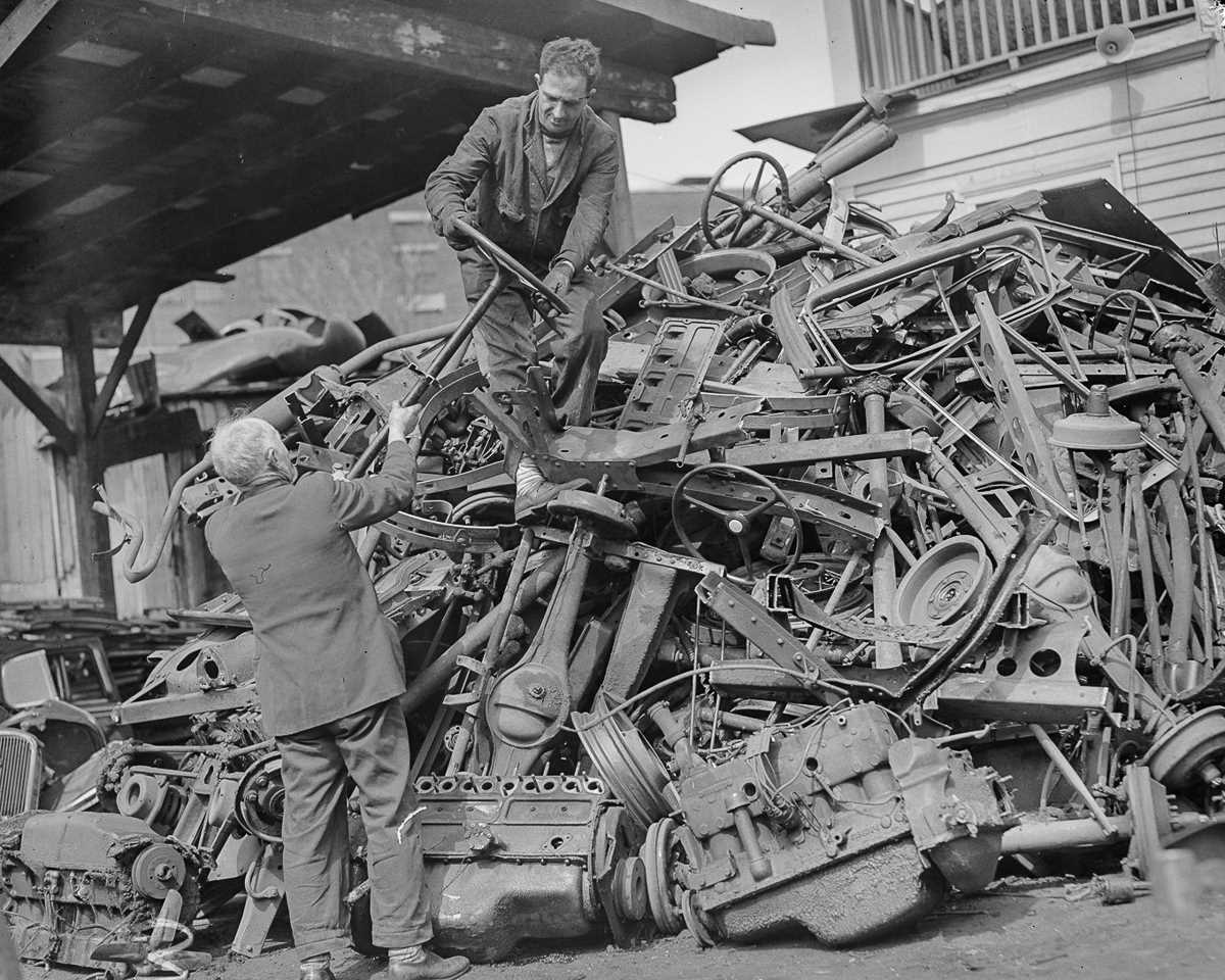 1942 год: как американцы собирали металлолом для военной промышленности