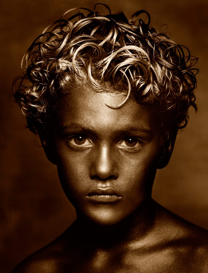 работа фотографа Альберта Уотсона / Golden Boy, New York, 1990 - photo by Albert Watson
