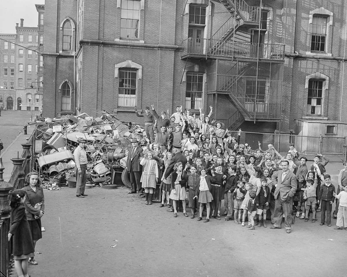 1942 год: как американцы собирали металлолом для военной промышленности