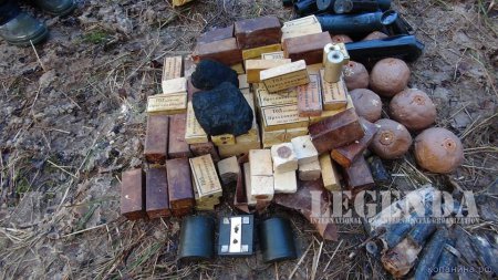 Из-под земли извлекли спрятанный фашистами боевой набор диверсанта Из-под земли извлекли спрятанный фашистами боевой набор диверсанта диверсанты, поискови, тайник, эхо войны