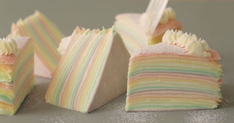 Радужный блинный торт — не только красивый, но и очень вкусный Радужный блинный торт — не только красивый, но и очень вкусный