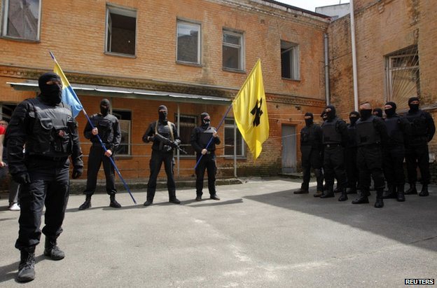 Британское Би-Би-Си признало наличие иностранных наемников-нацистов среди бандерлогов хунты Британское Би-Би-Си признало наличие иностранных наемников-нацистов среди бандерлогов хунты