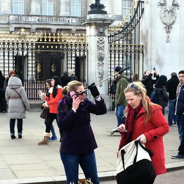 Как селфи-палка делает человека идиотом прикол, факты, юмор