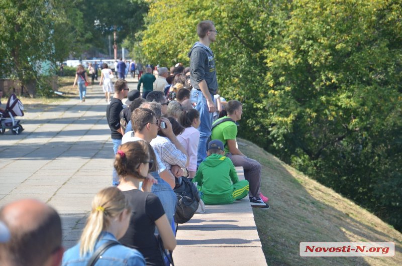 В Николаеве не смогли развести Ингульский мост