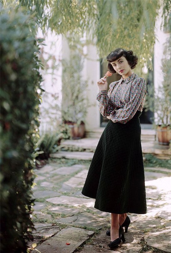    Vogue, 1948 .